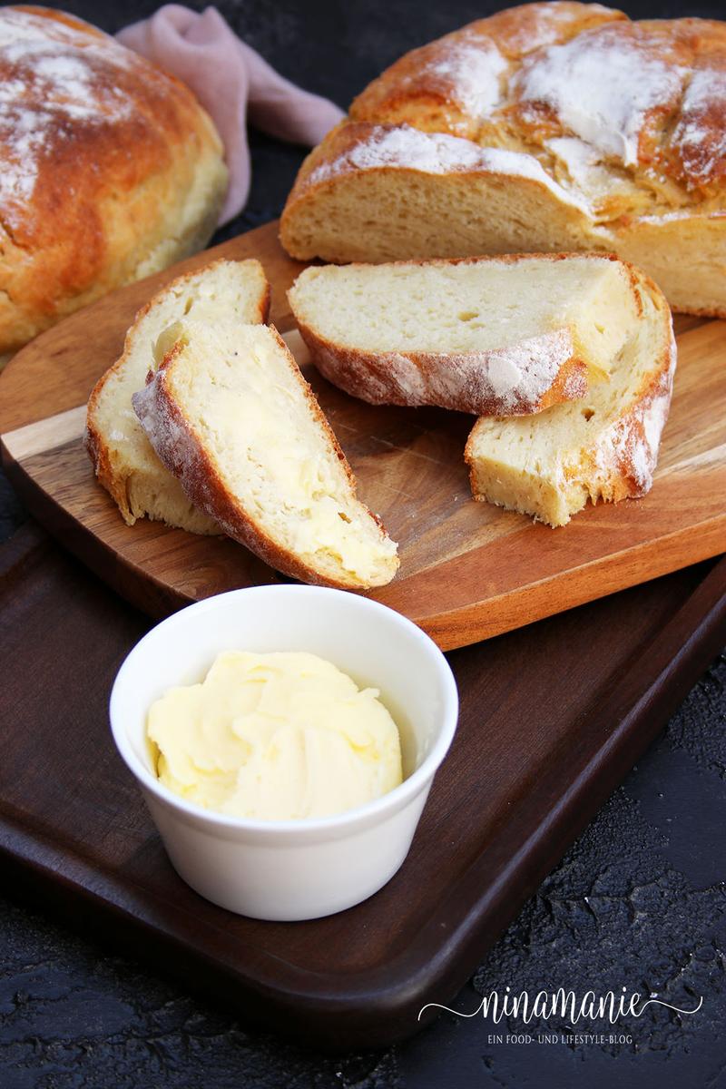 Rezeptbild: Kartoffelbrot mit selbst gemachter Butter