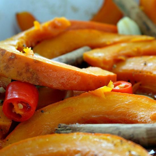 Rezeptbild: geschmorte Kürbisspalten