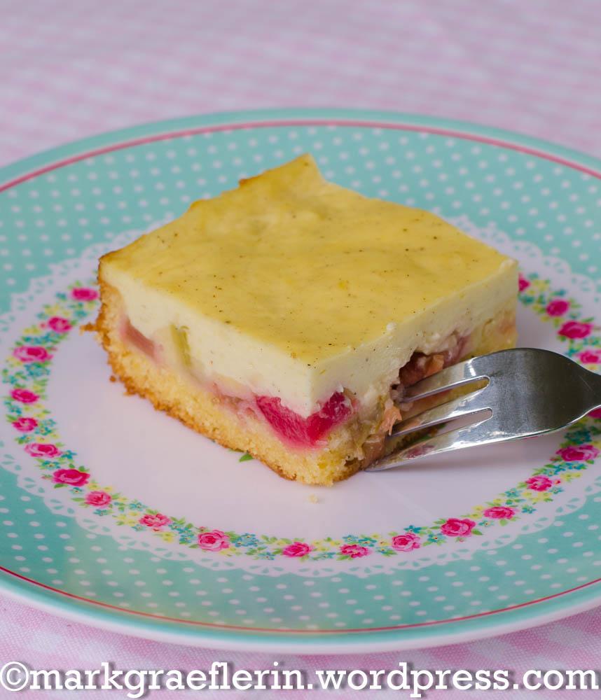 Rezeptbild: Rhabarberkuchen mit Vanillepudding-Schmand-Creme