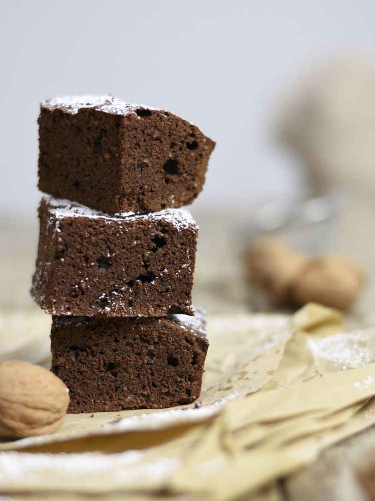 Rezeptbild: SCHOKOLADENBROWNIES MIT WALNÜSSEN