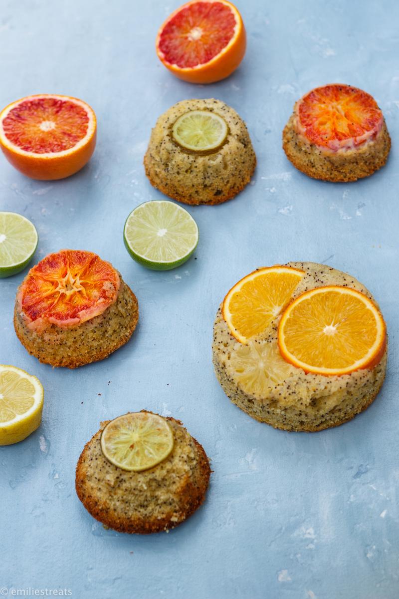 Rezeptbild: Zitrusküchlein mit Polentateig Up-Side-Down