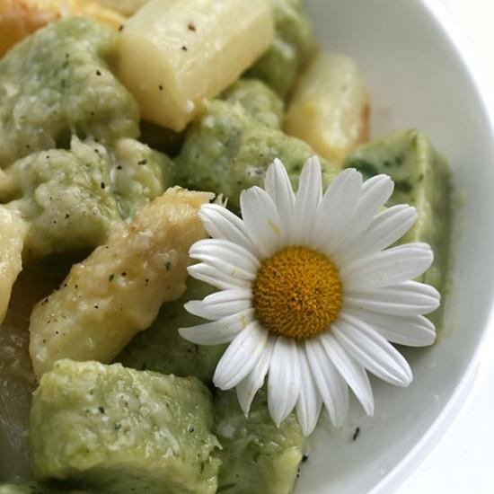 Rezeptbild: Ricotta-Gnocchi mit gebratenem Spargel