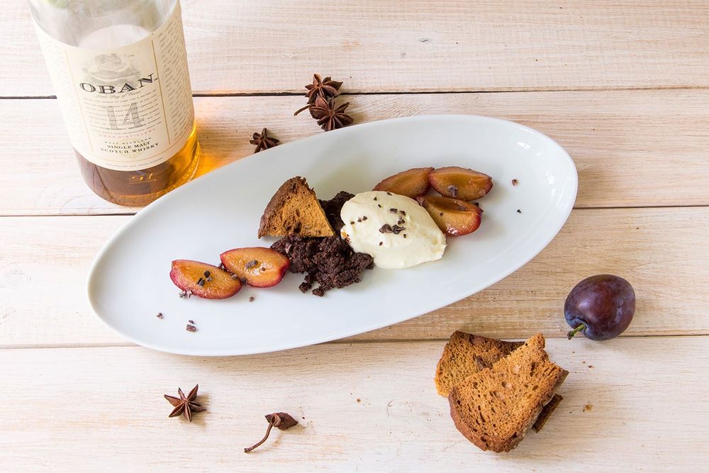 Rezeptbild: Ziegenkäsenocken mit Whiskey Pflaumen und Schokoerde