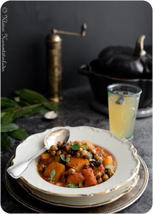 Rezeptbild:  Kürbis-Kartoffel-Gulasch mit gerösteten Kichererbsen