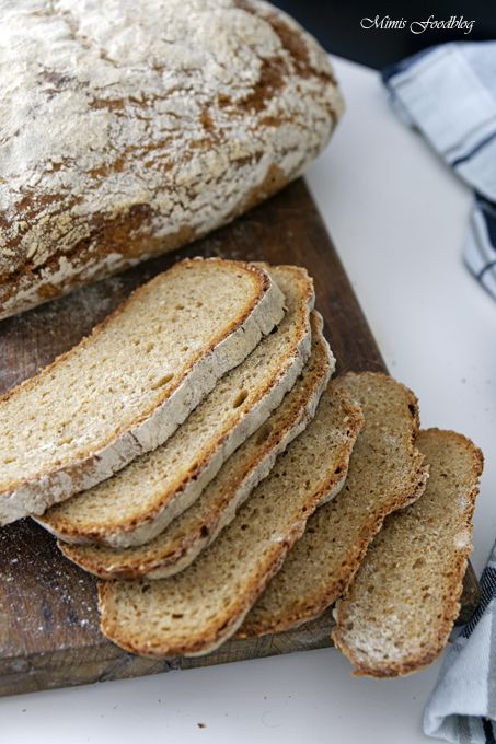 Rezeptbild: Dinkel-Sauerteigbrot mit dunklem Bier und Sesam