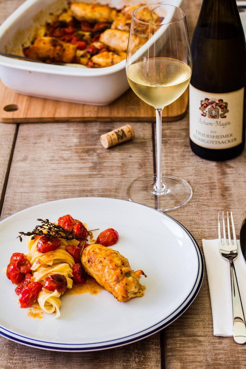 Rezeptbild: Geschmorte Ofentomaten mit Hähnchen Involtini