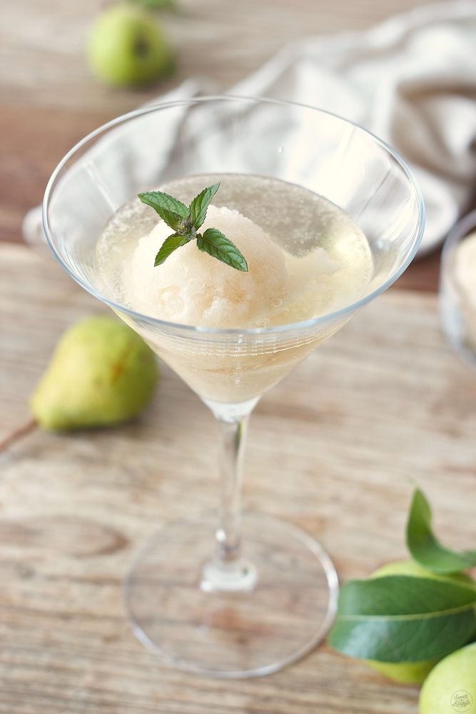Rezeptbild: Frizzante mit Birnensorbet