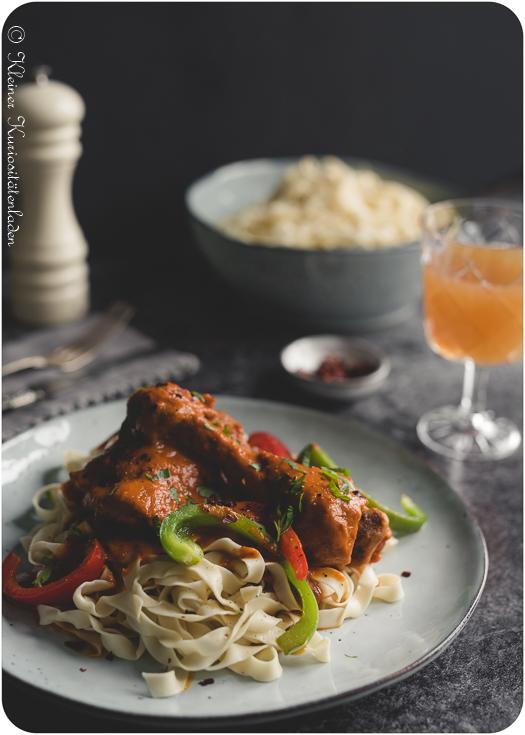 Rezeptbild: Csirkepaprikás ~ Ungarisches Paprikahähnchen