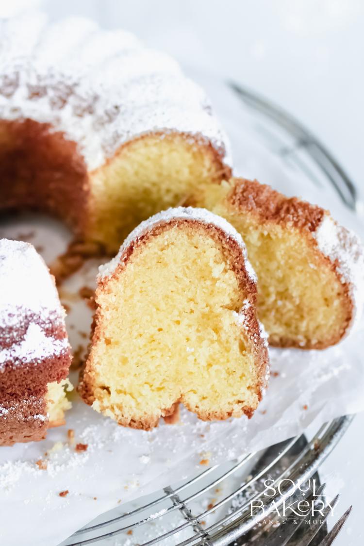 Rezeptbild: Klassiker: saftiger Eierlikörkuchen