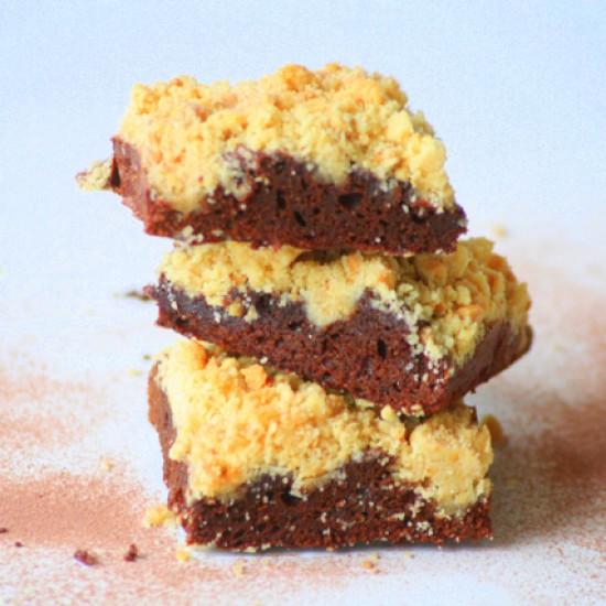 Rezeptbild: Schokoladenbrownies mit Erdnussbutterstreuseln