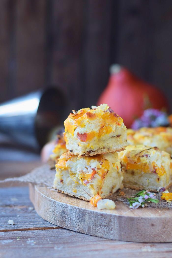 Rezeptbild: Zwiebelkuchen mit Kürbis und Rosmarin