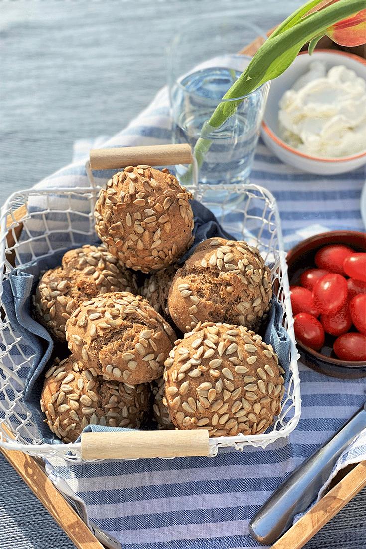 Rezeptbild: Dinkel-Roggen-Brötchen mit Sonnenblumenkernen