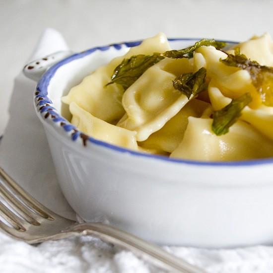 Rezeptbild: Ricotta-Agnolottis mit Zitronensoße