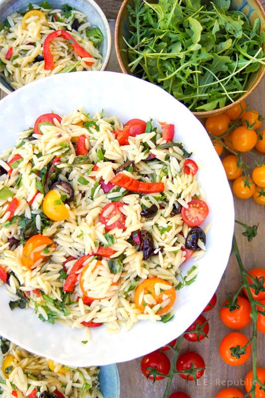Rezeptbild: Cherry-Tomaten-Nudelsalat mit Paprika und Oliven