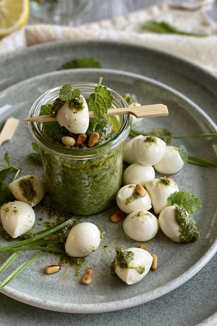 Rezeptbild: Hausgemachtes Zitronenmelisse-Pesto