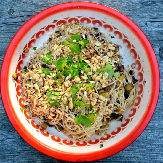 Rezeptbild: Sobanudelsalat mit Auberginen und Mango