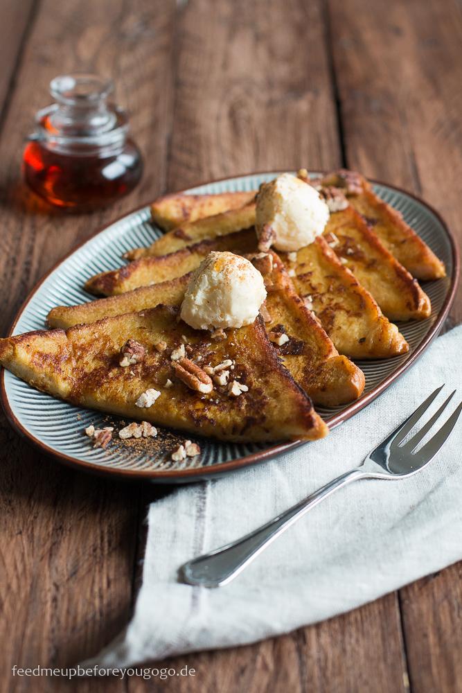 Rezeptbild: Pumpkin Spice French Toast mit Ahorn-Bourbon-Sirup