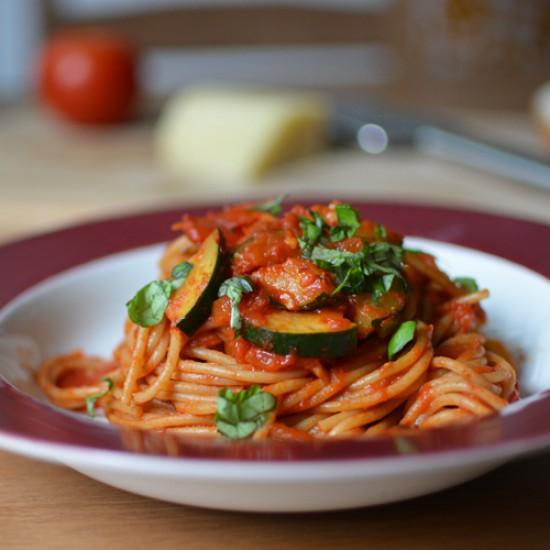 Rezeptbild: Schnelle Spaghetti mit Tomaten-Zucchini-Sauce