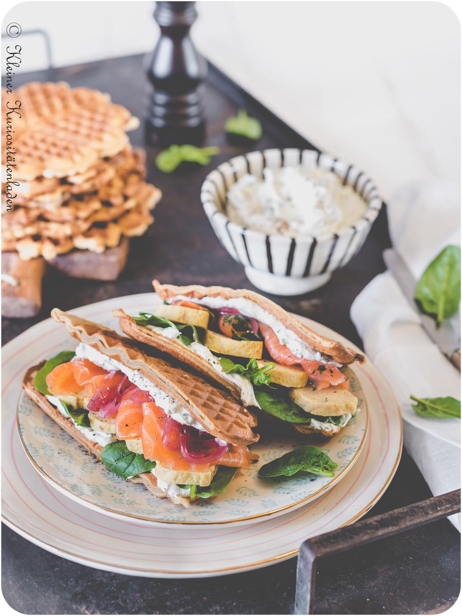 Rezeptbild: Roggenwaffel-Sandwich mit Tamagoyaki und Kresse-Frischkäsecreme