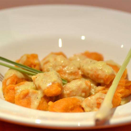 Rezeptbild: Süßkartoffel-Gnocchi in Mango-Kokos-Sauce