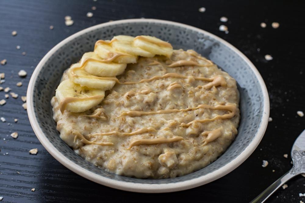 Rezeptbild: Porridge mit Banane und Cashewmus