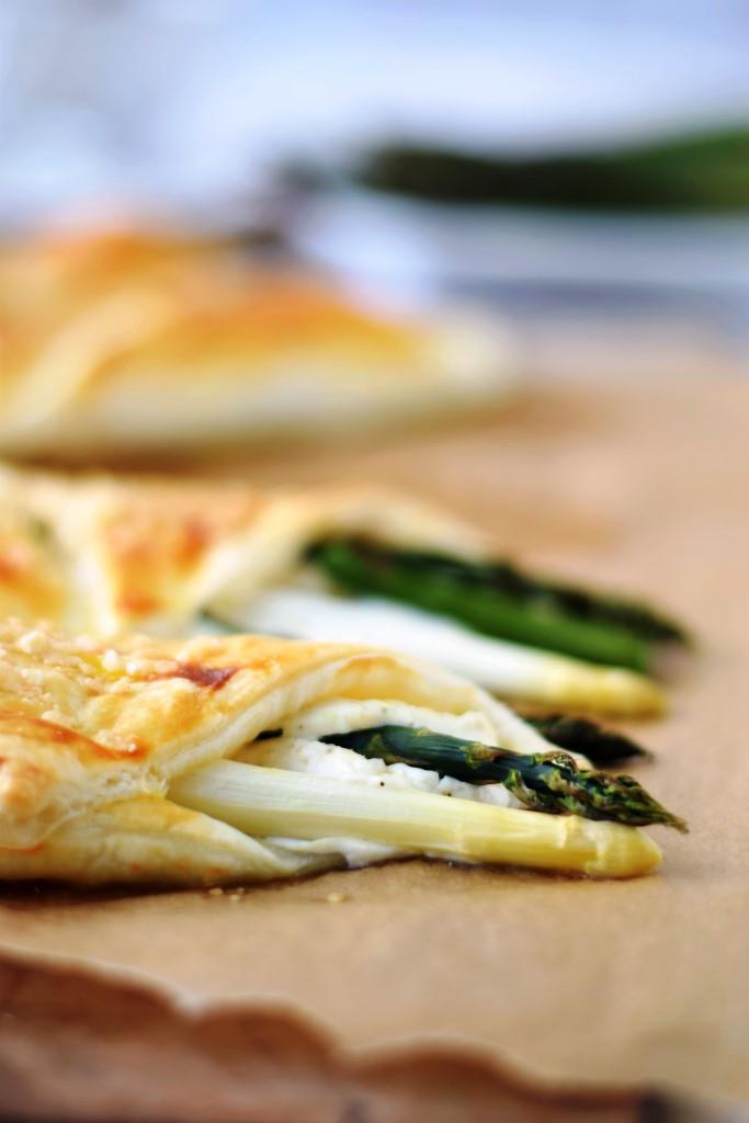 Rezeptbild: Knusprige Blätterteigtaschen mit Spargel und Ricotta - einfach, schnell und lecker!