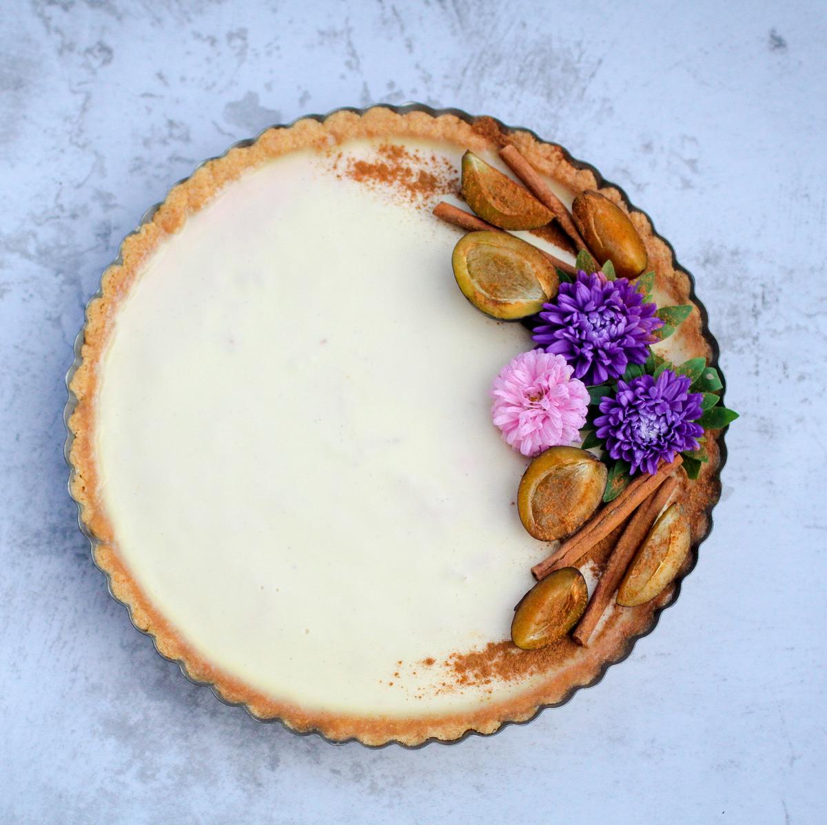Rezeptbild: Panna Cotta – Pflaumen Tarte
