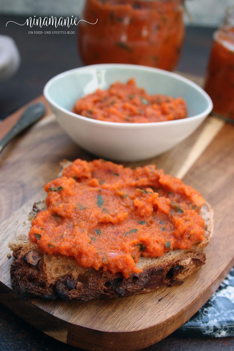 Rezeptbild: Möhren-Tomaten-Aufstrich
