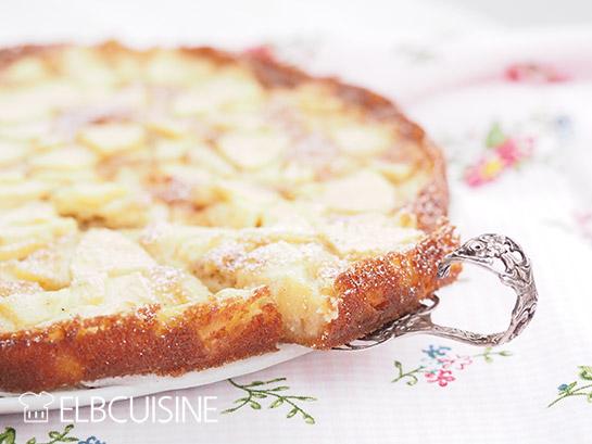 Rezeptbild: Lieblingsapfelkuchen – süßer Pfannkuchenteig mit karamellisierten Äpfeln