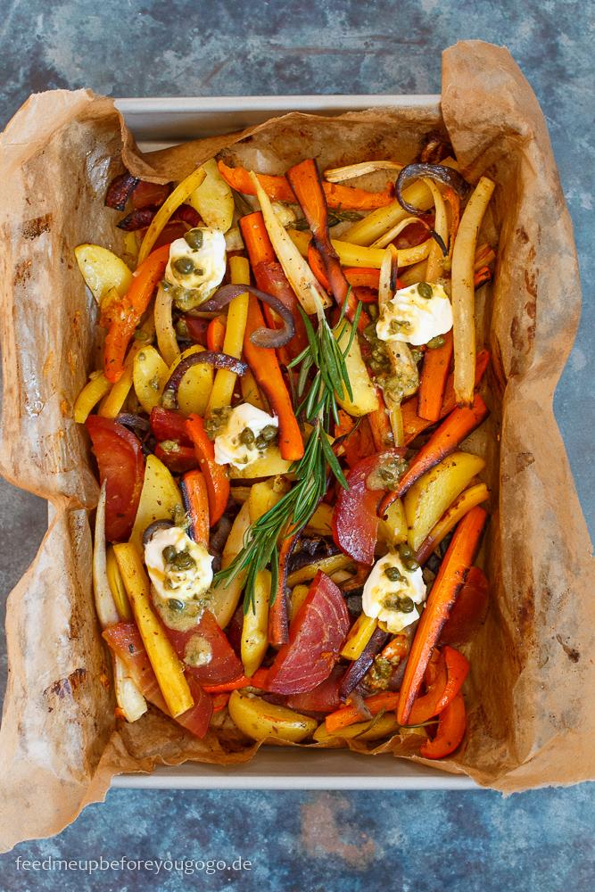 Rezeptbild: Buntes Gemüse aus dem Ofen mit Kapern-Zitronen-Vinaigrette