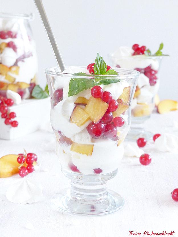 Rezeptbild: Pfirsich & Johannisbeer Eton Mess