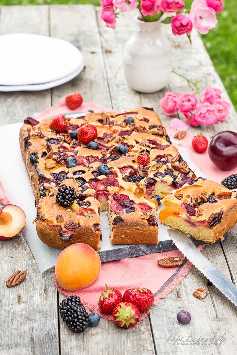 Rezeptbild: Fruit n-Berry-Maismehl-Blechkuchen