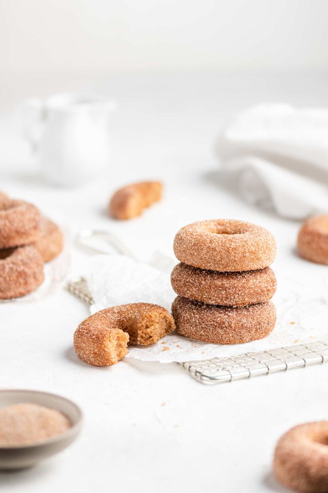 Rezeptbild: Apfel-Donuts aus dem Backofen (mit Zimt)