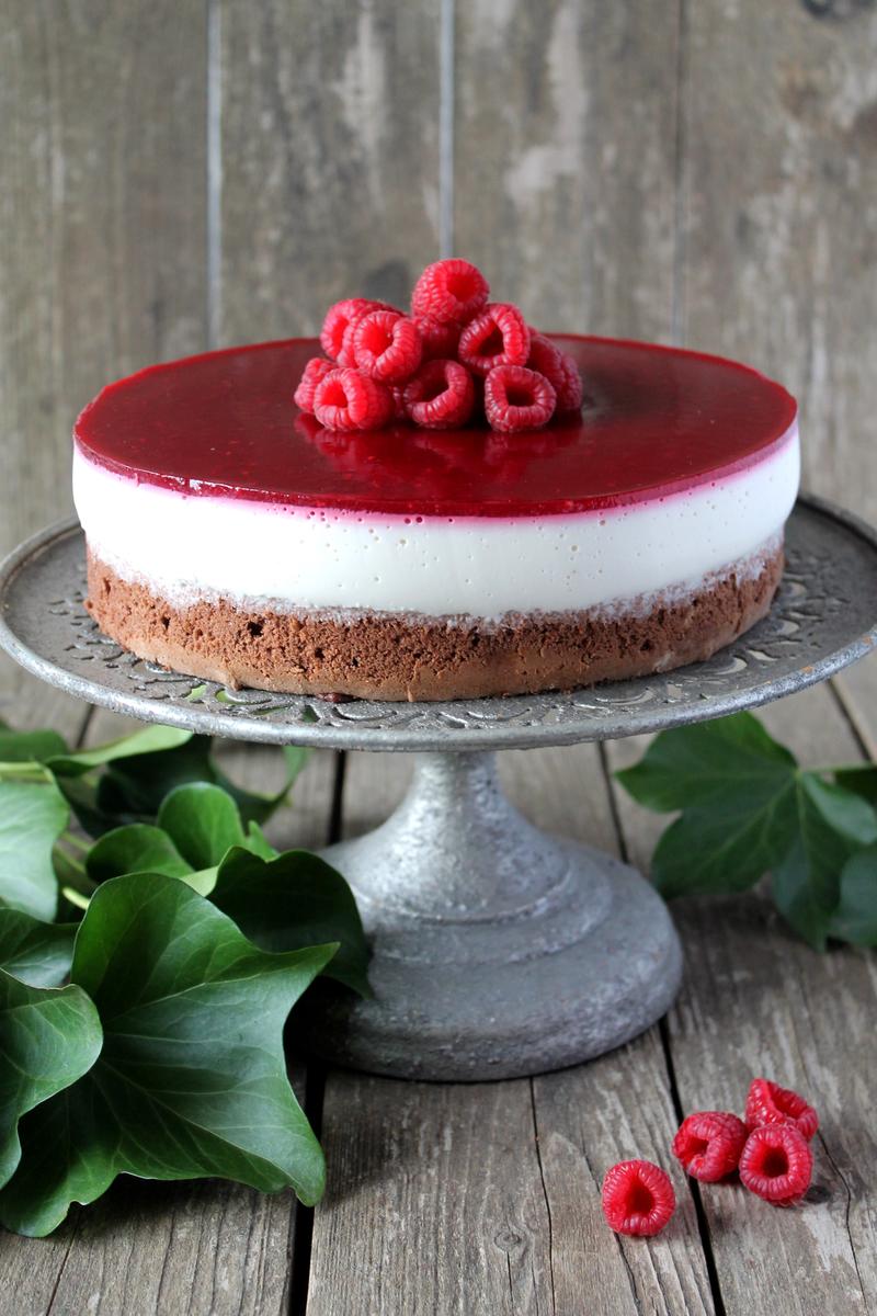Rezeptbild: Himbeer-Panna Cotta-Torte