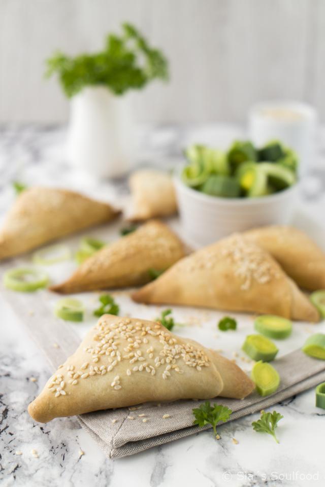 Rezeptbild: Filoteigtaschen mit Lauch und Feta