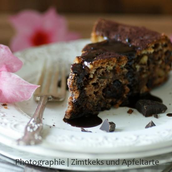 Rezeptbild: Schokoladenkuchen mit Cranberries und Pinienkernen