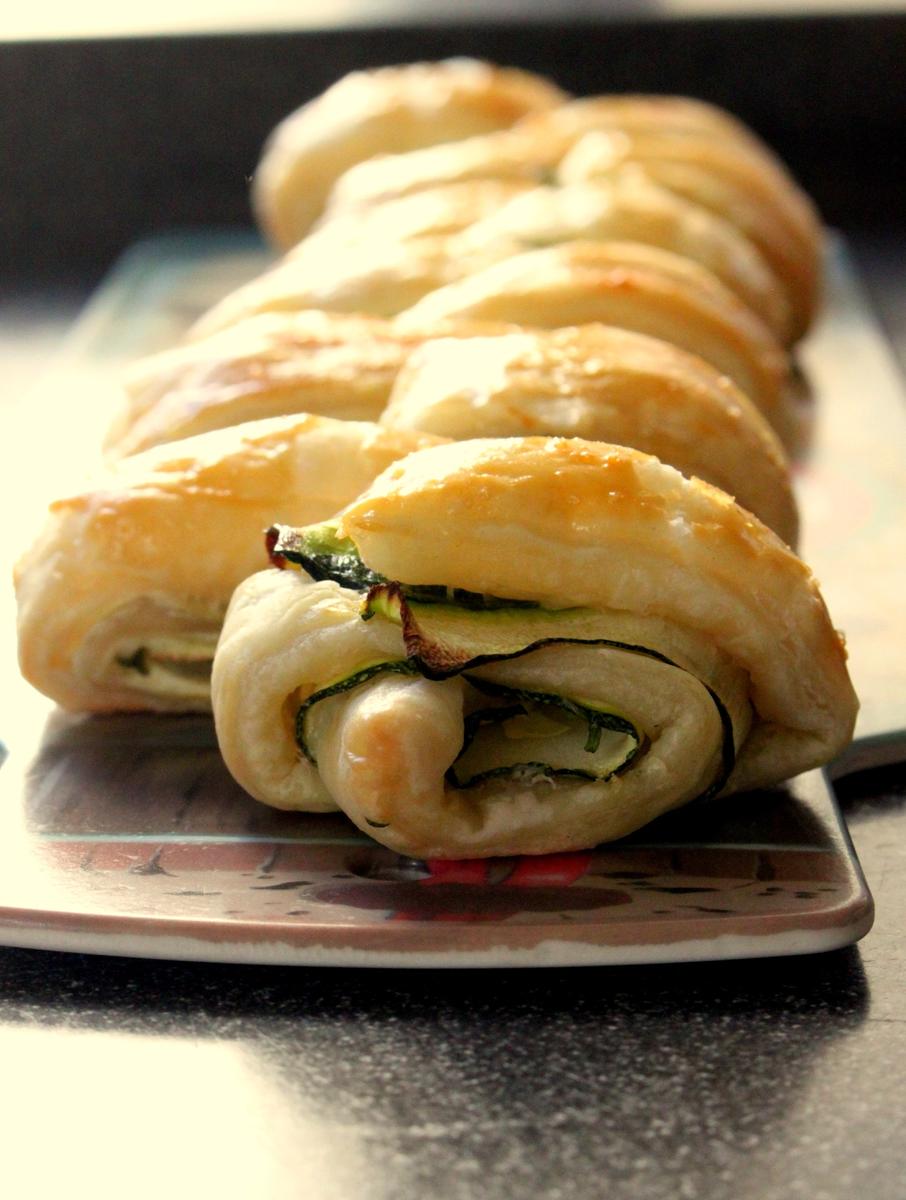 Rezeptbild: Blaetterteig-Zucchini Rolle