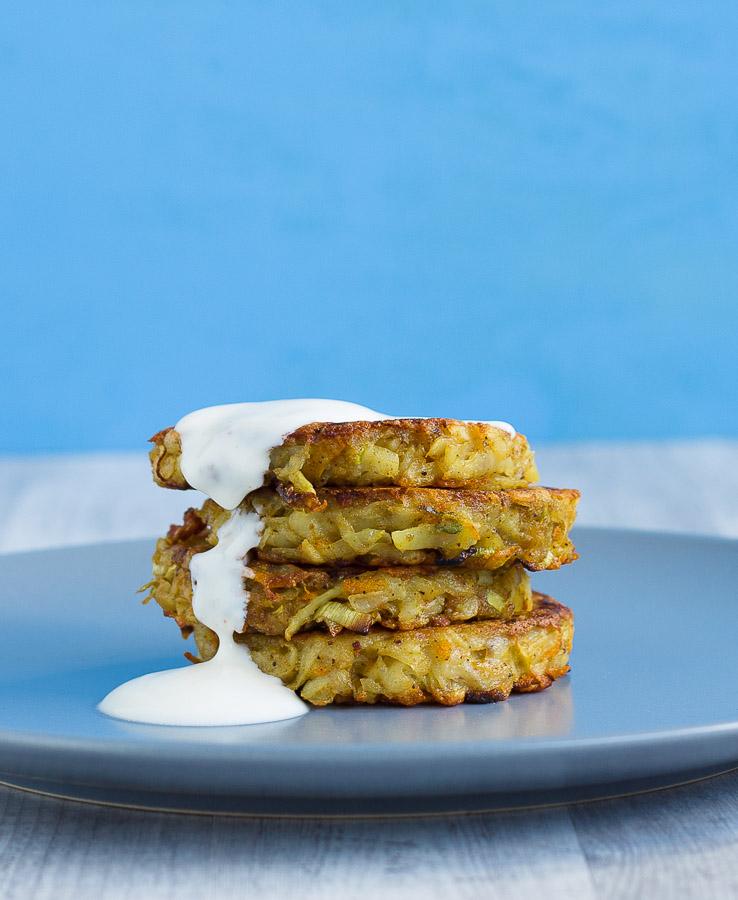 Rezeptbild: knusprige Kartoffelrösti mit Joghurt-Dip