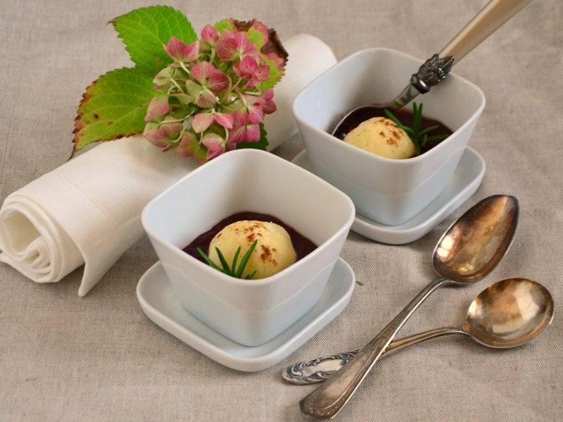Rezeptbild: Zwetschkenmus mit Griessknöderl