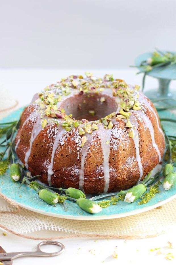 Rezeptbild: Matcha-Vanille Gugelhupf mit Pistazien