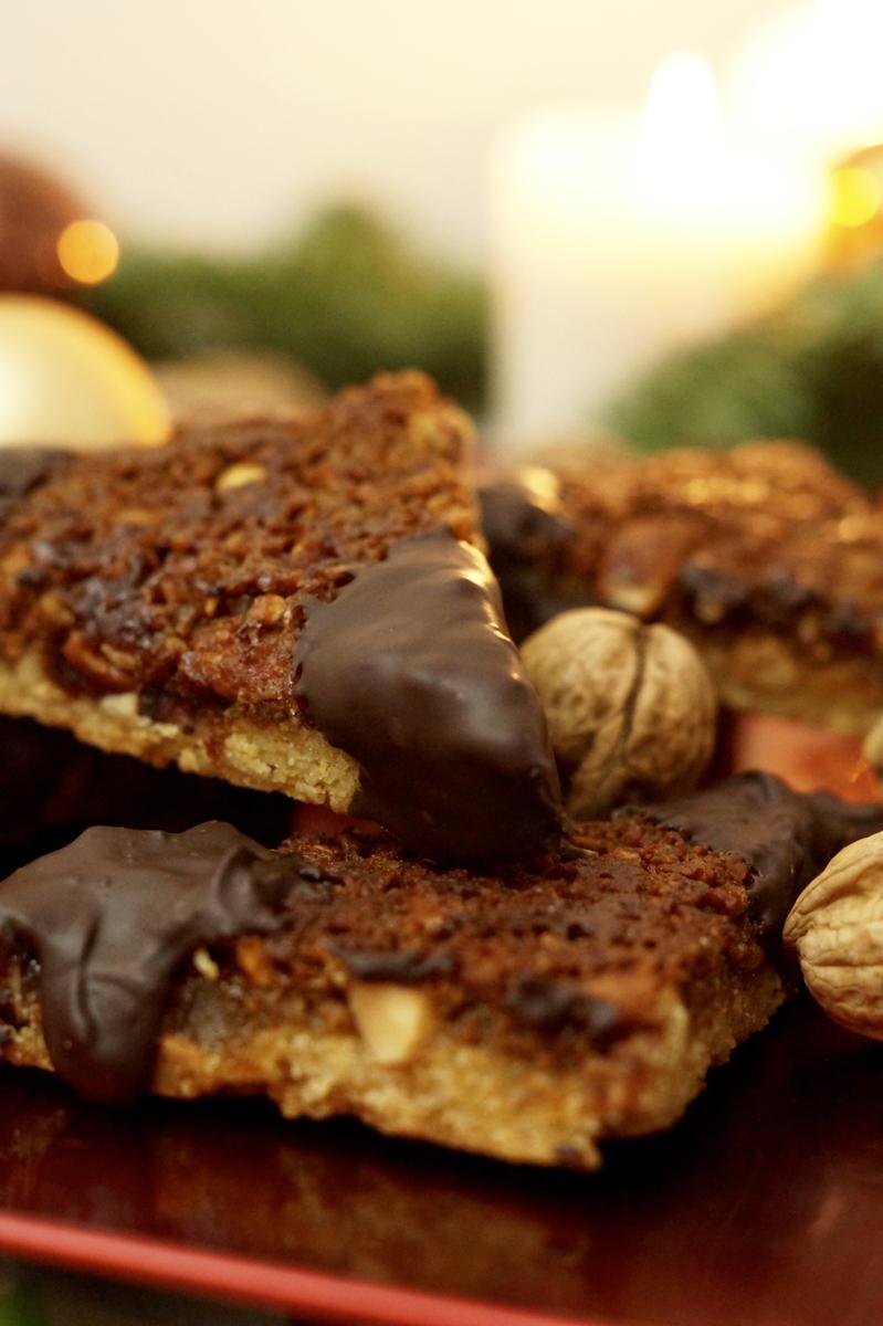 Rezeptbild: Weihnachtliche Nussecken