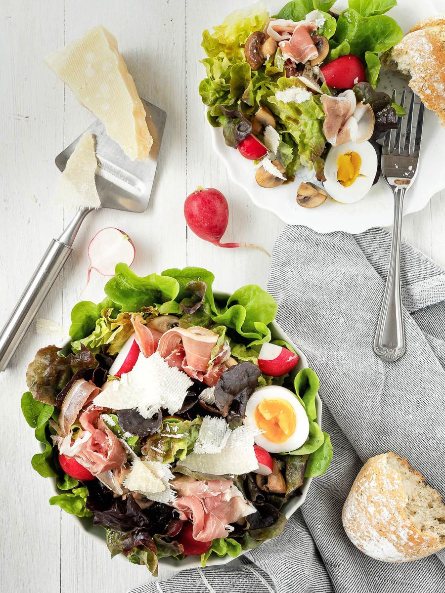 Rezeptbild: Kunterbunter Blattsalat mit Balsamico-Dressing
