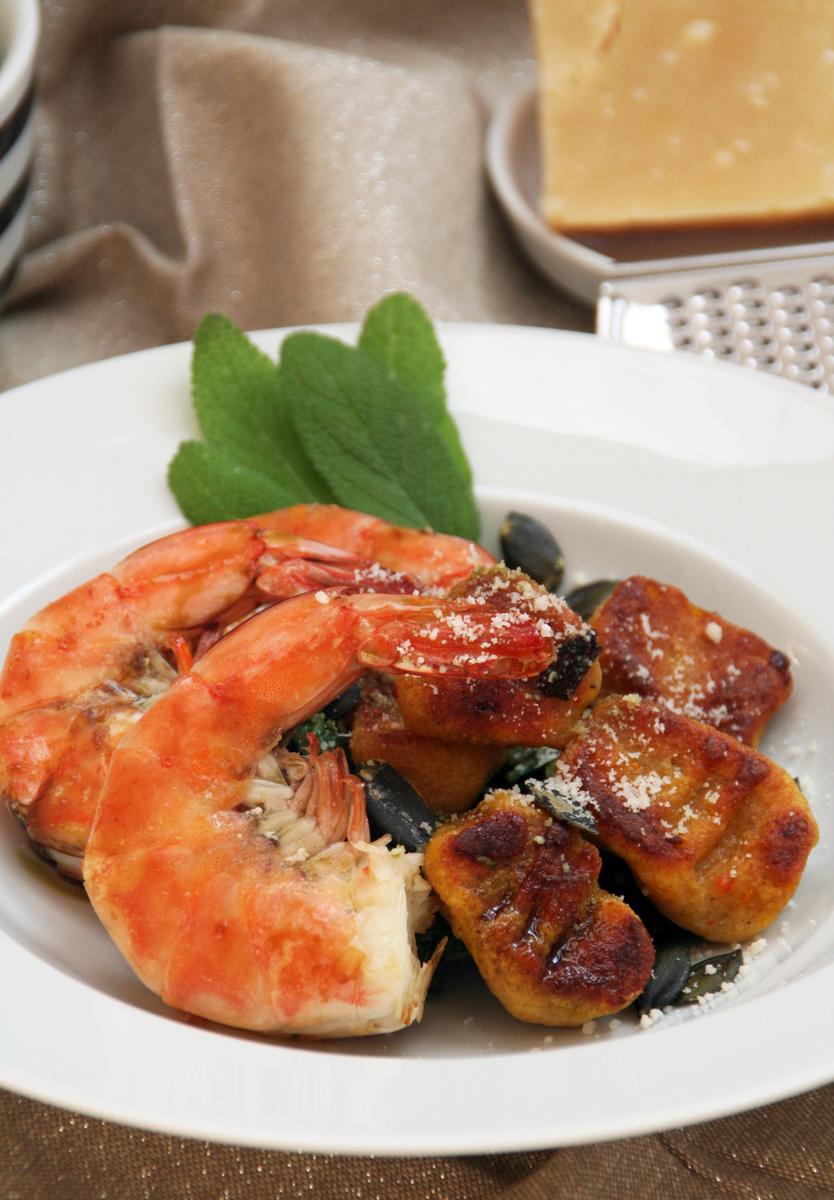 Rezeptbild: In Salbeibutter gebratene Kürbis-Kartoffel-Gnocchi