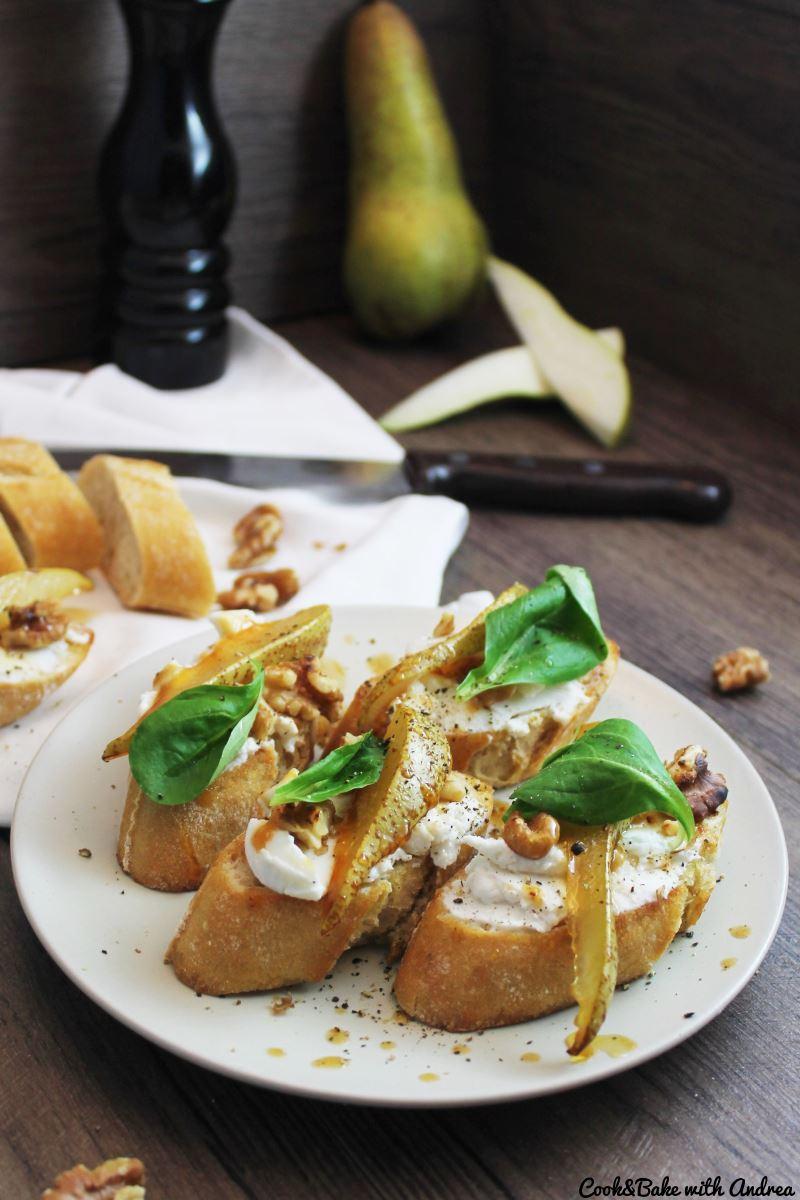 Rezeptbild: Bruschetta mit Ziegenkäse, Walnüssen und Birnen