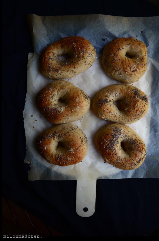 Rezeptbild: Sea Salt & Poppy Seed Bagels über Nacht