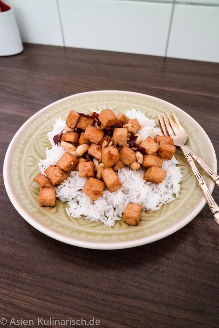 Rezeptbild: Süßer Tofu mit Chilis und Cashews