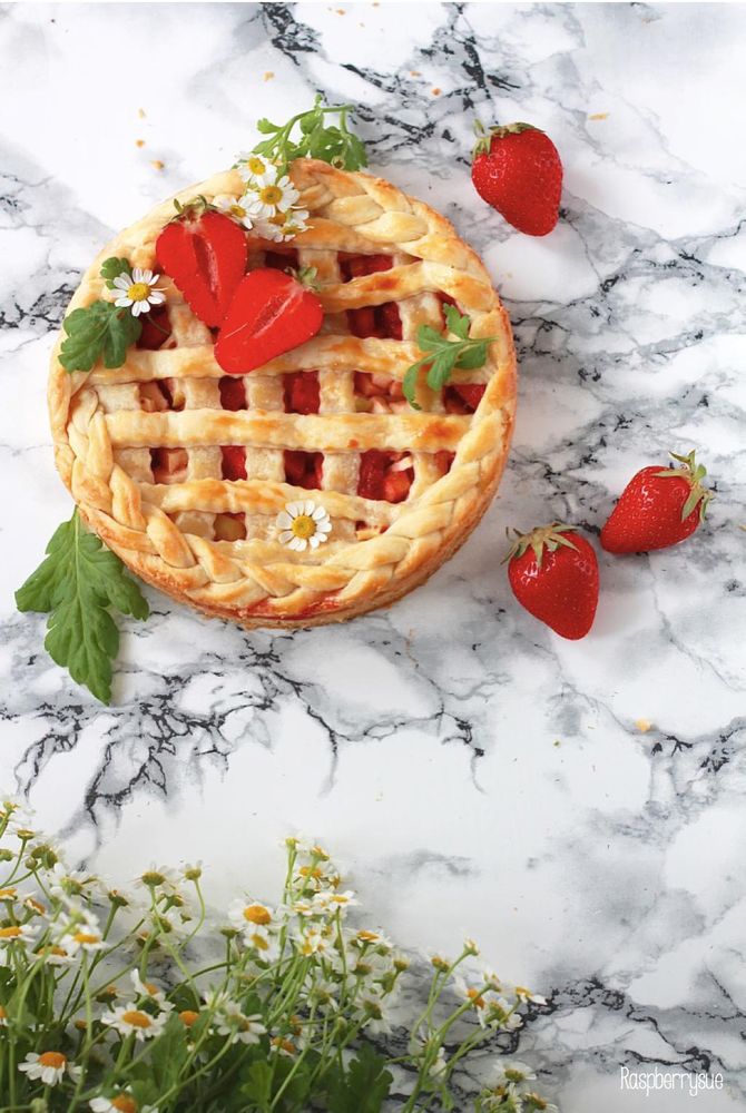 Rezeptbild: Fruchtige Pies mit Buttermilch Crust