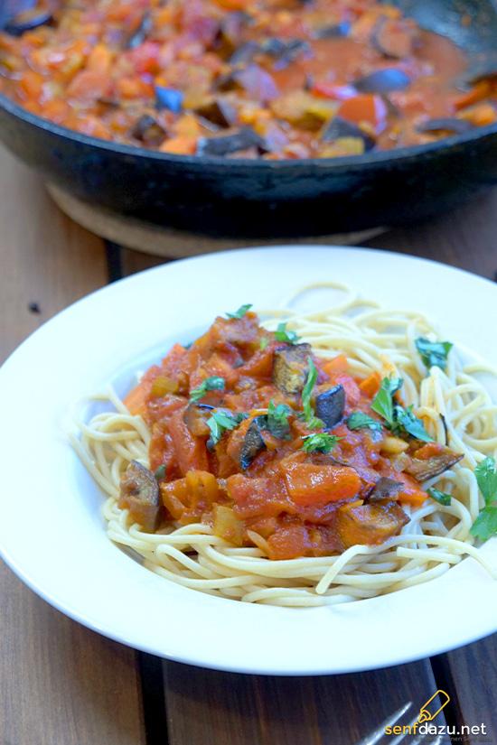 Rezeptbild: Auberginen Tomatensauce mit Spaghetti