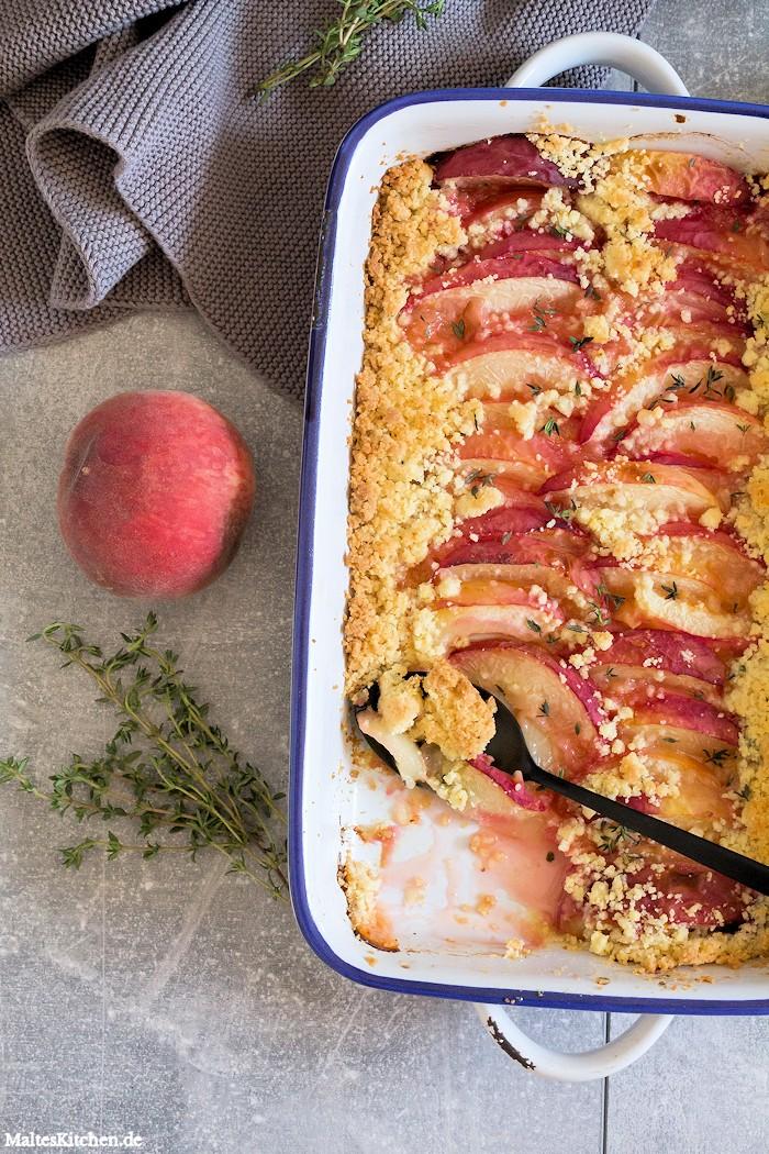 Rezeptbild: Pfirsich-Crumble mit Thymian & Orange