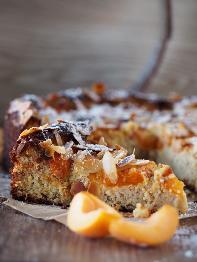Rezeptbild: Mandel-Aprikosen-Kuchen mit Safran